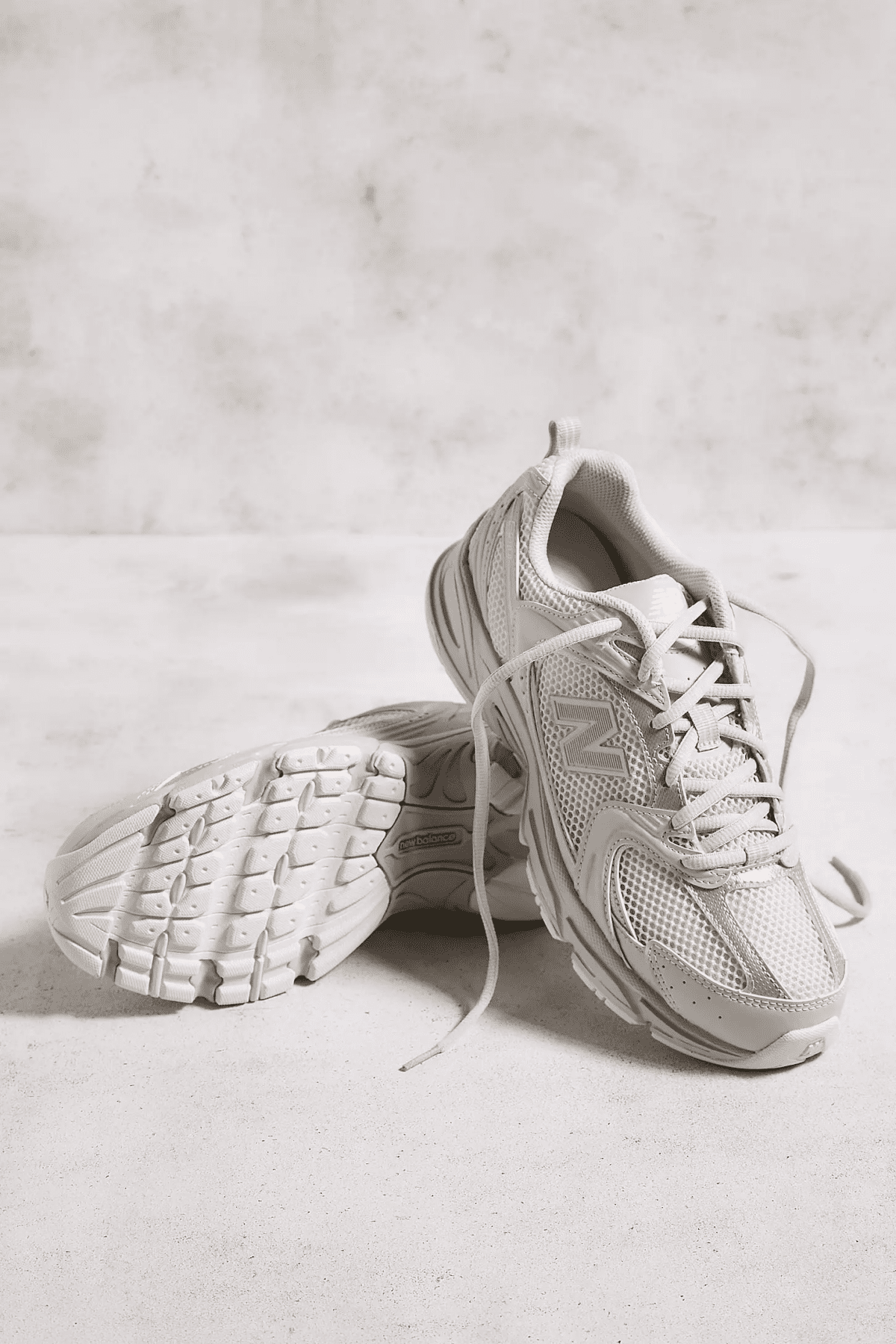 WIN New Balance 530 Trainers - Image 2