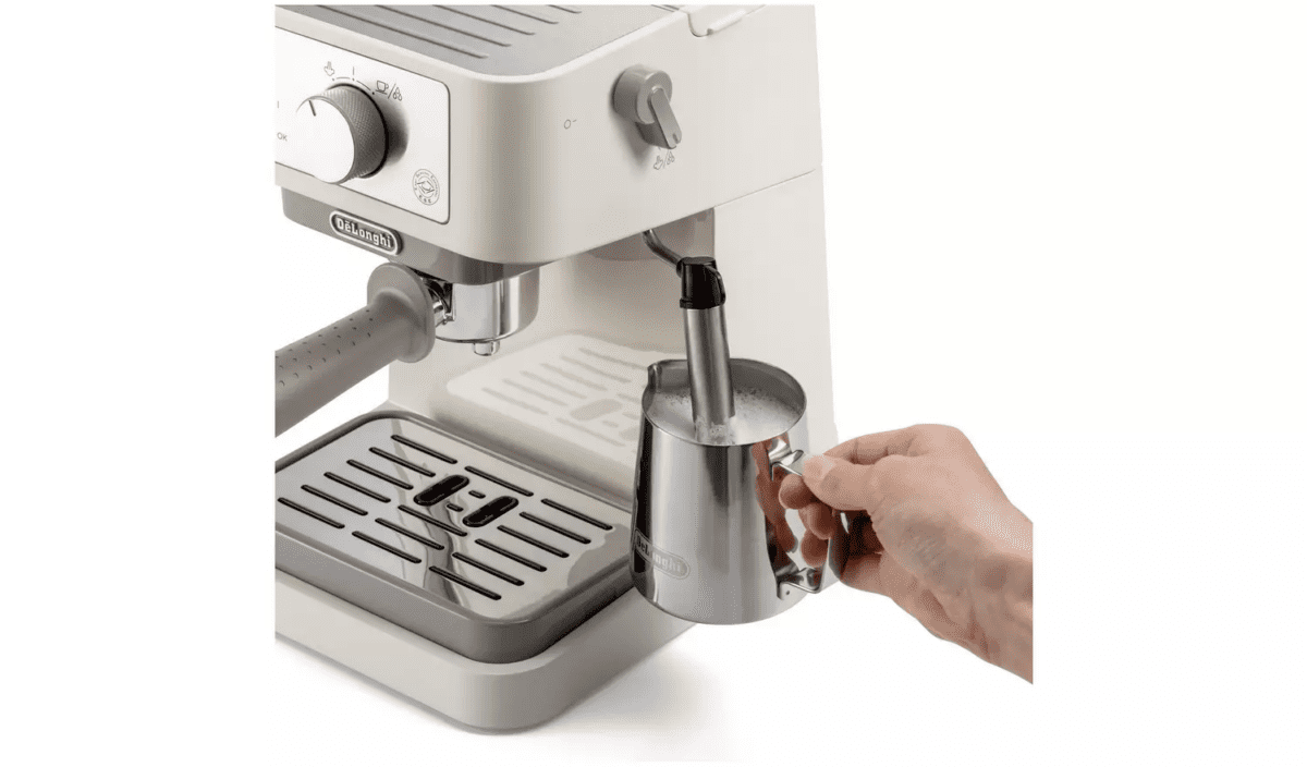 WIN A De'Longhi Pump Espresso Machine - Image 4
